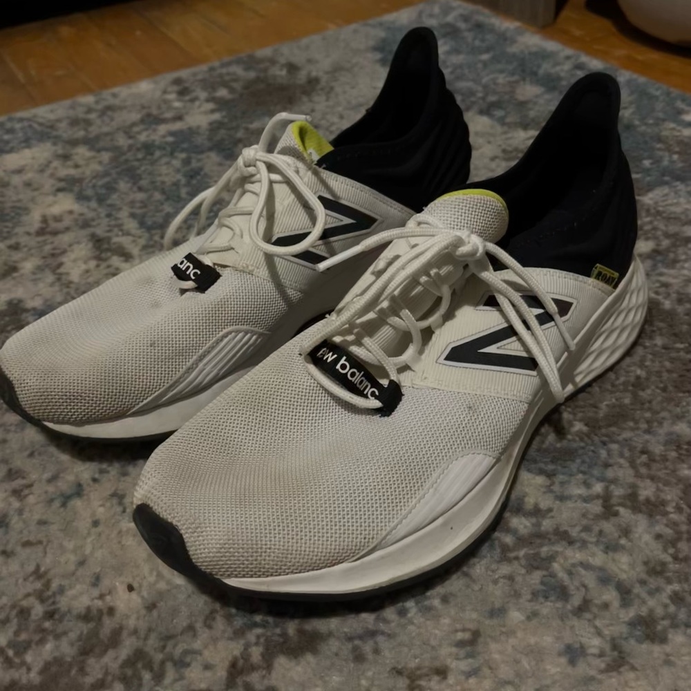 Mens New Balance Fresh Foam ROAV